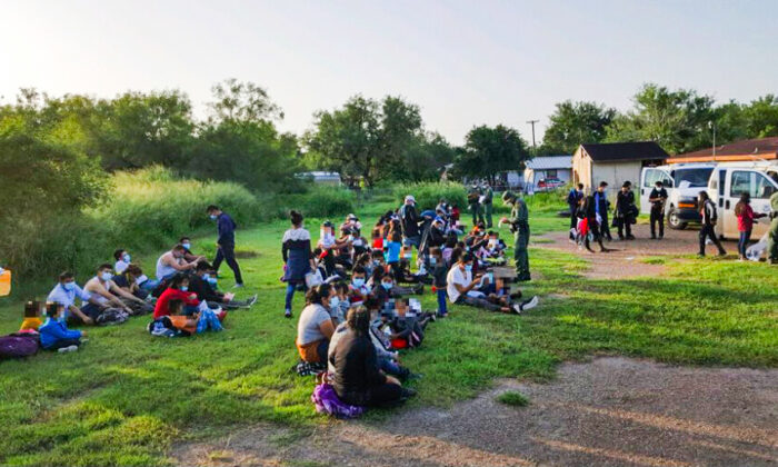 Border Patrol detains a group of 298 illegal aliens in La Grulla, Texas, on July 17, 2021. (CBP)