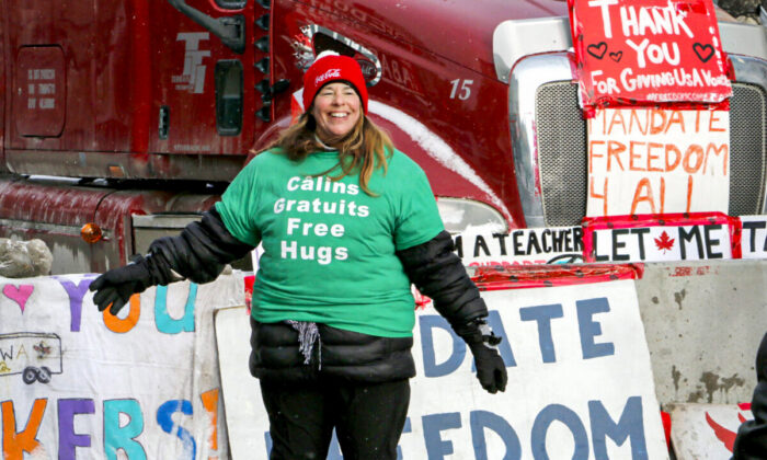 A protester offers free hugs in Ottawa on Feb. 12, 2022. (Noé Chartier/The Epoch Times)