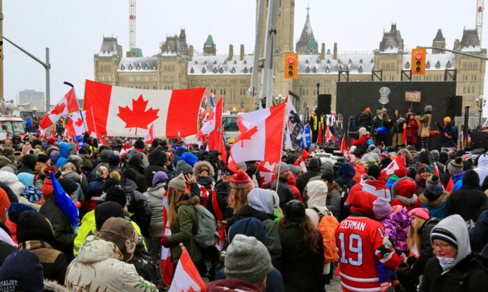 Crowds of protesters demonstrate against COVID-19 mandates and restrictions in Ottawa on Feb. 12, 2022. (Jonathan Ren/The Epoch Times)