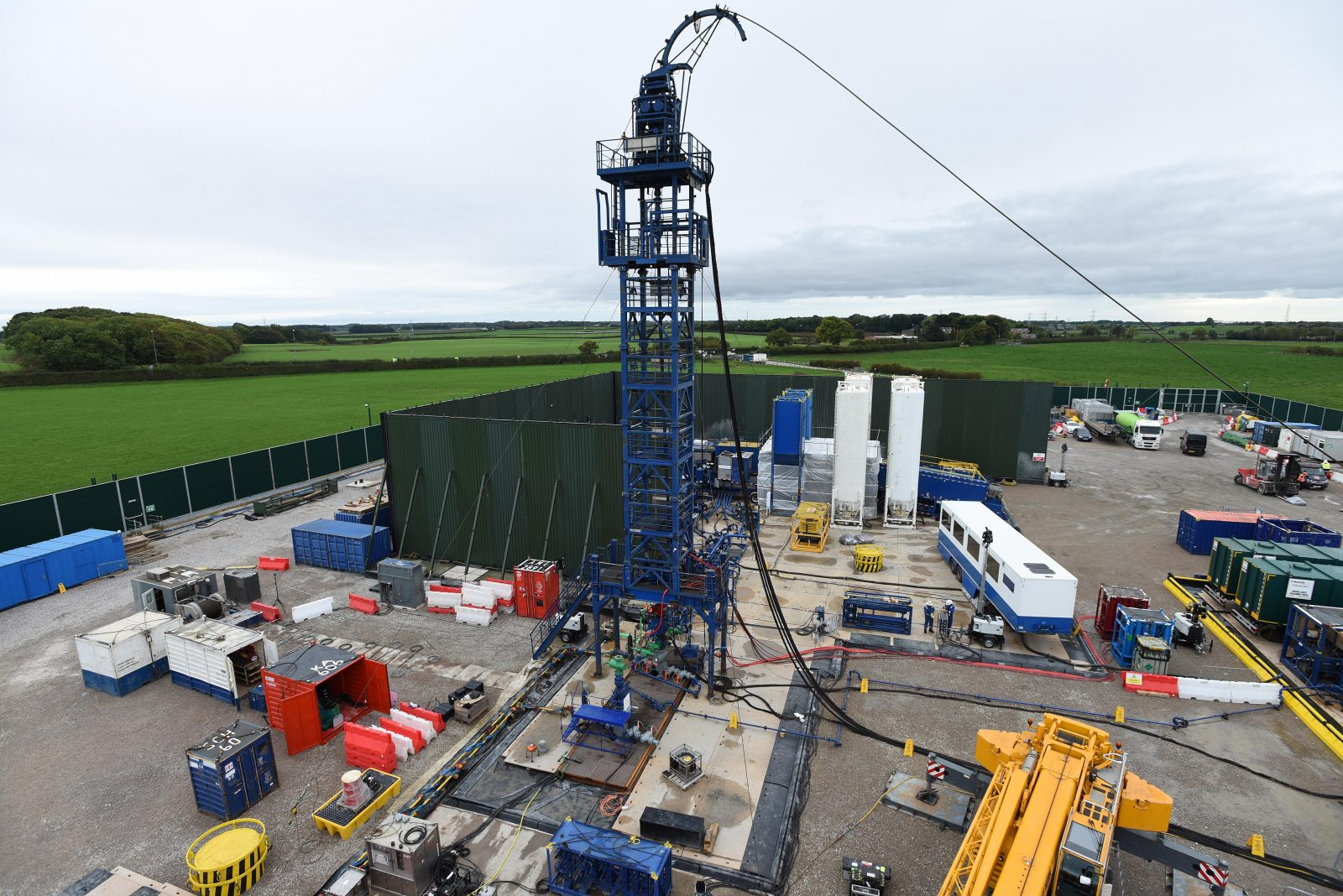 UK Government Urged to Halt Sealing of Fracking Wells Amid Energy Crisis - Vimarsana News
