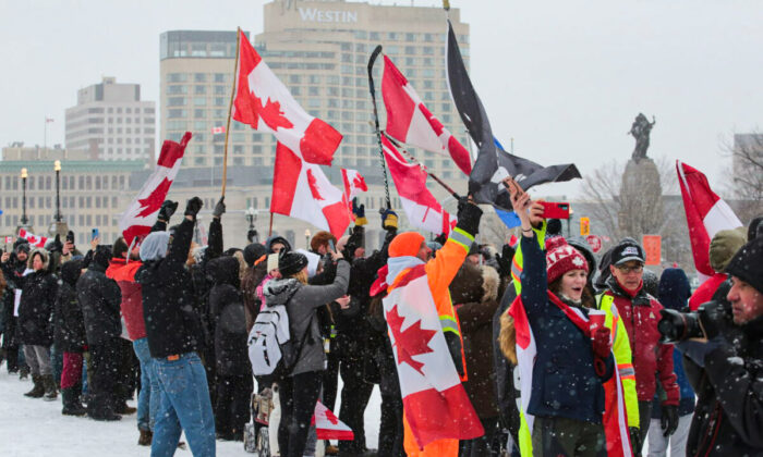 Thousands of protesters gathered on Ottawa's Parliament Hill and sang "O Canada" on Feb. 12, 2022. (Richard Moore/The Epoch Times)
