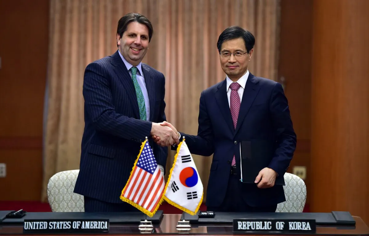 US ambassador to South Korea Mark Lippert (L) shakes hands with Park Ro-Byug (R), South Korea's ambassador for nuclear energy cooperation, during a signing ceremony for their nuclear agreement in Seoul on April 22, 2015. (Jung Yeon-je/AFP via Getty Images)