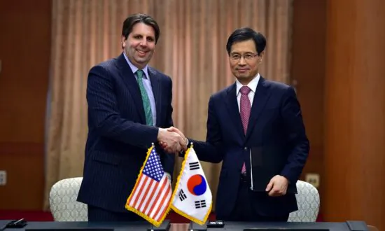 Samsung to Hire Former US Ambassador as PR Chief for North America