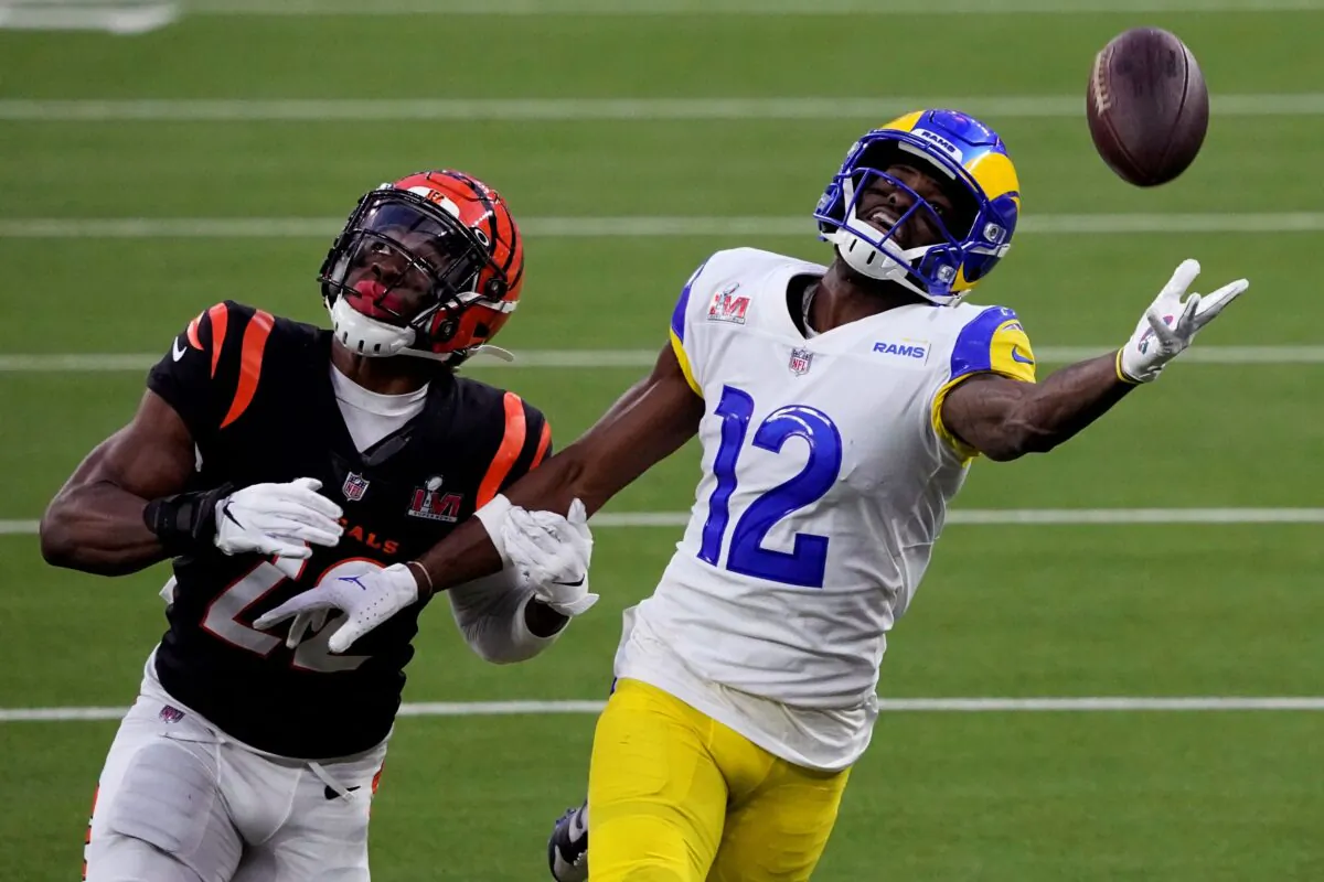 Los Angeles Rams wide receiver Van Jefferson (12) can't make the catch against Cincinnati Bengals cornerback Chidobe Awuzie (22) during the first half of the NFL Super Bowl 56 football game in Inglewood, Calif., on Feb. 13, 2022. (Elaine Thompson/AP Photo)