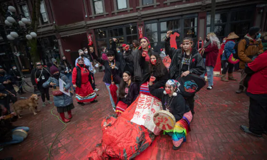 No Arrests Made After ‘Gassy Jack’ Statue in Vancouver Toppled, Vandalized