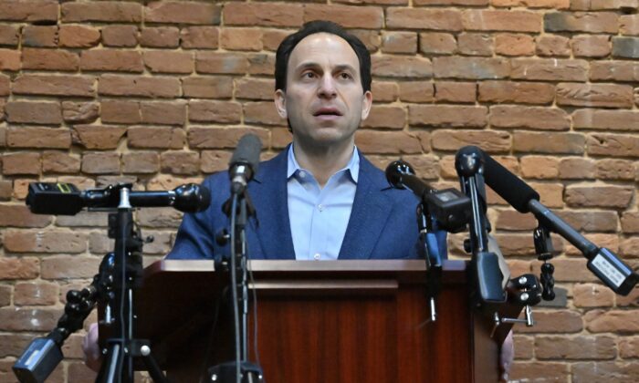 Louisville Democratic mayoral candidate Craig Greenberg speaks during a news conference in Louisville, Ky., on Feb. 14, 2022. (Timothy D. Easley/AP Photo)