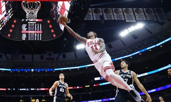 Chicago Bulls forward DeMar DeRozan (11) scores against the San Antonio Spurs during the second half at United Center in Chicago, on Feb. 14, 2022. (David Banks/USA TODAY Sports via Field Level Media)