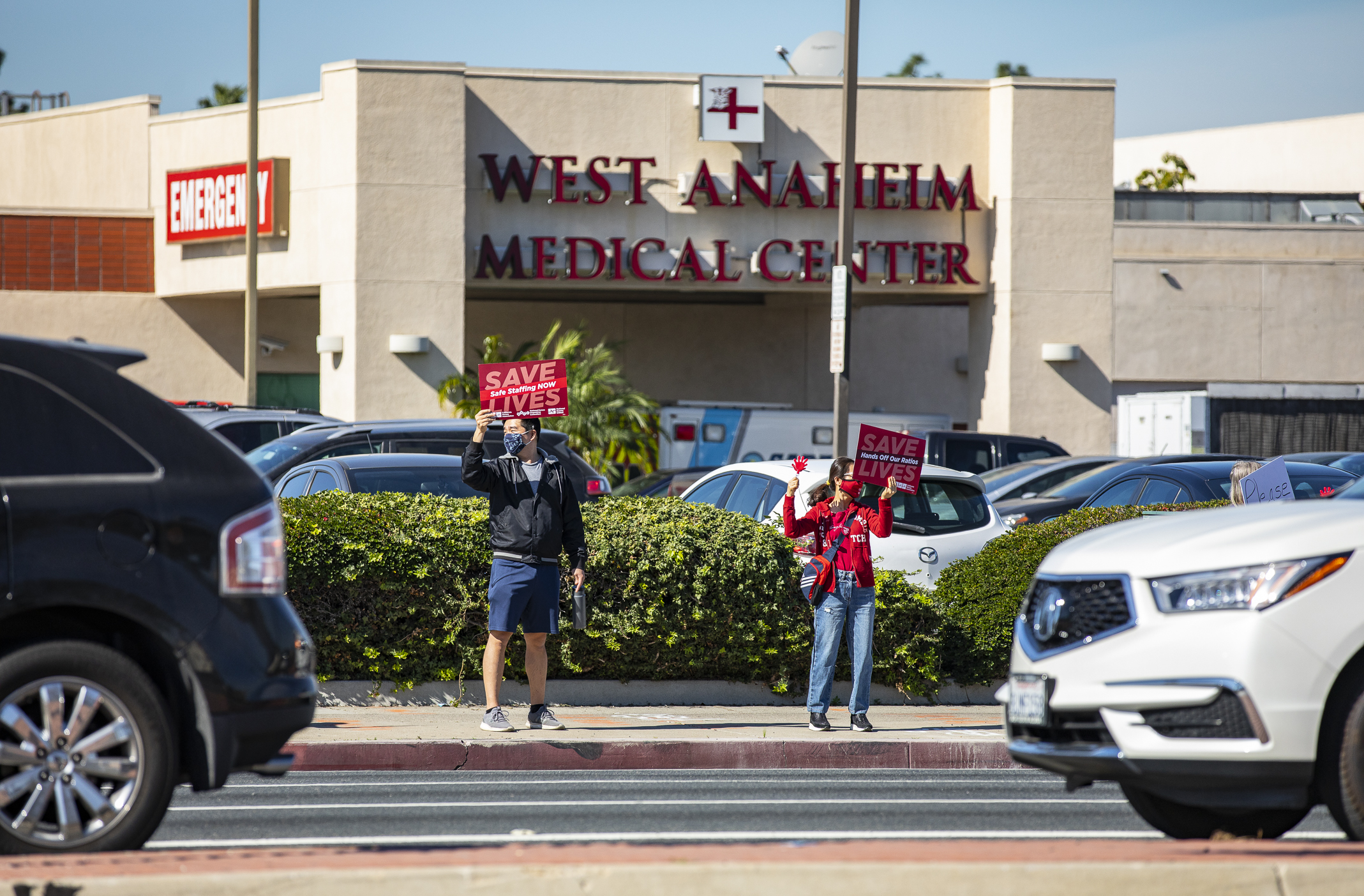 Anaheim Nurses Protest for Better Working Conditions as Hospital Becomes Overrun - Vimarsana News