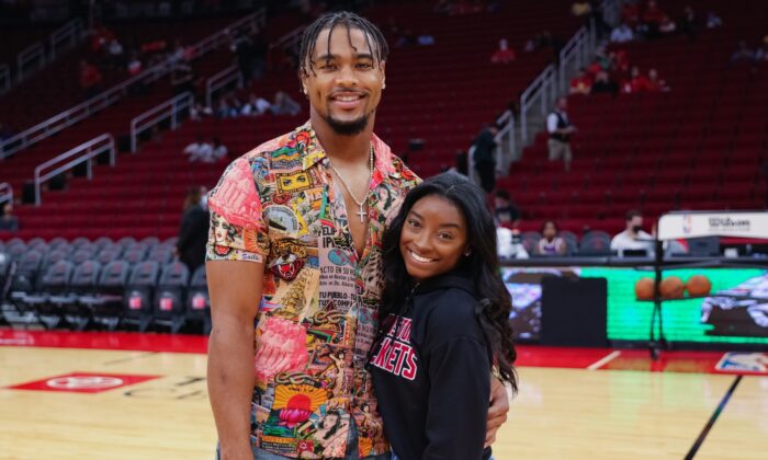 Simone Biles and Jonathan Owens attend a game between the Houston Rockets and the Los Angeles Lakers at Toyota Center in Houston, Texas, on Dec. 28, 2021. (Carmen Mandato/Getty Images)