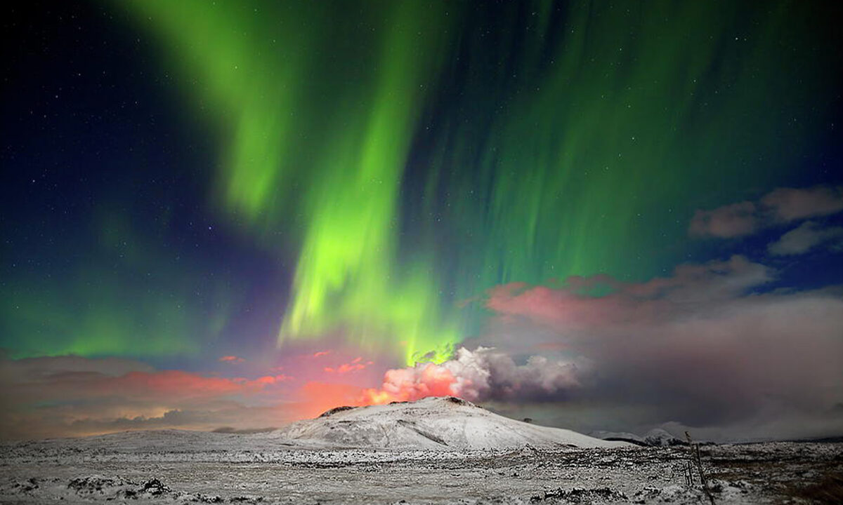 American Expat Photographer Captures Epic Scene of Northern Lights ...