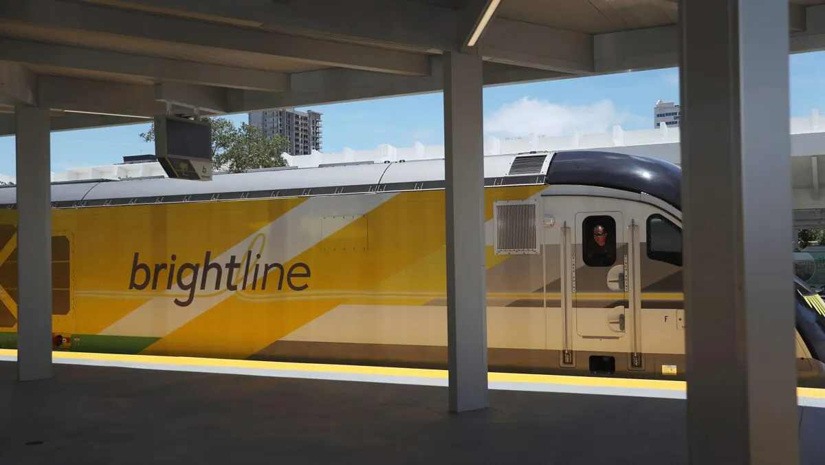 A Brightline passenger train stops at the Fort Lauderdale station in Fort Lauderdale, Fla., on May 11, 2018. (Joe Raedle/Getty Images)