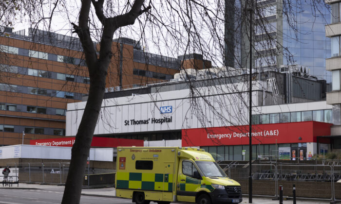 An ambulance drives from St. Thomas's Hospital in London on Jan. 7, 2022. (Dan Kitwood/Getty Images)