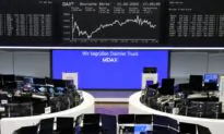 Gold, Oil Rise on Ukraine Crisis; US Stocks End Flat