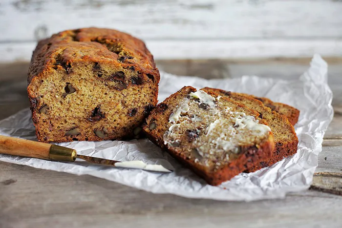 Banana bread doesn’t have a long shelf life, but this delicious morsel won’t last long anyway. （Kary Osmond/TNS）