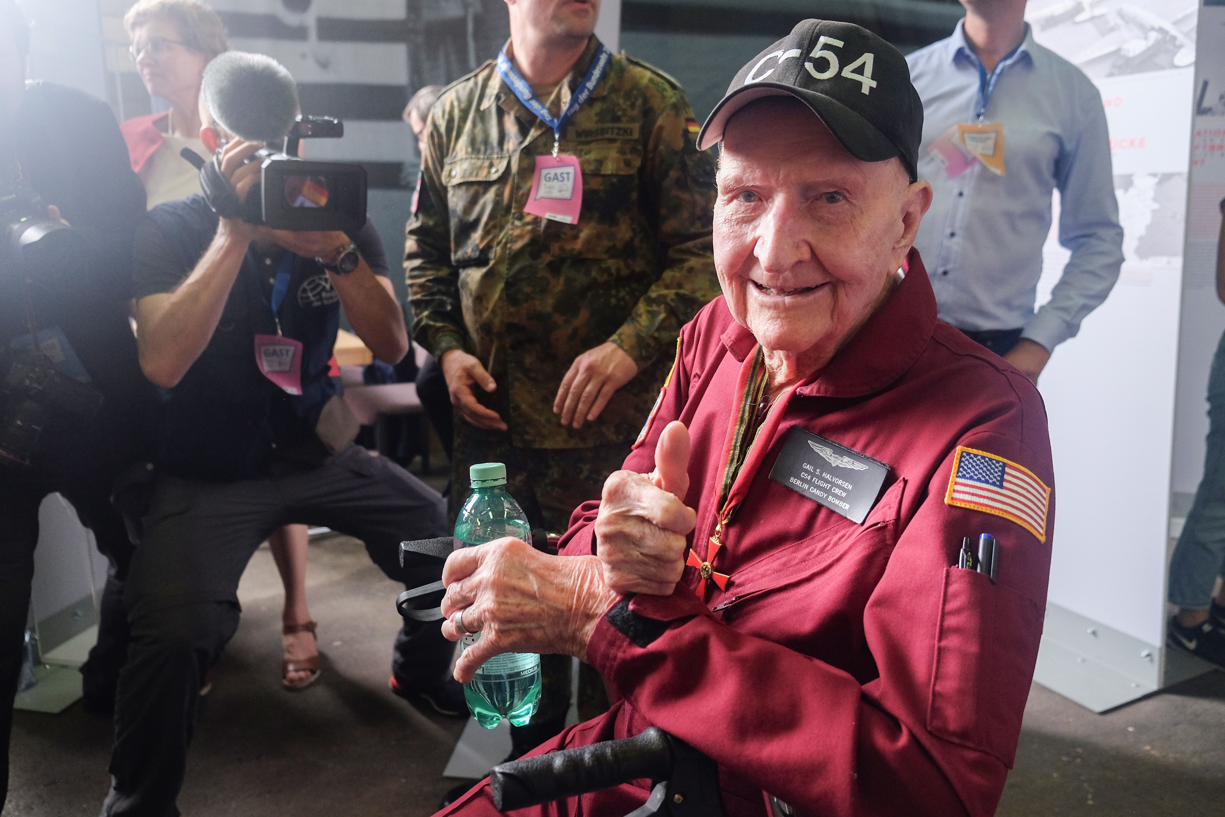 'Candy Bomber' Who Dropped Sweets Amid Berlin Airlift Dies - Vimarsana News