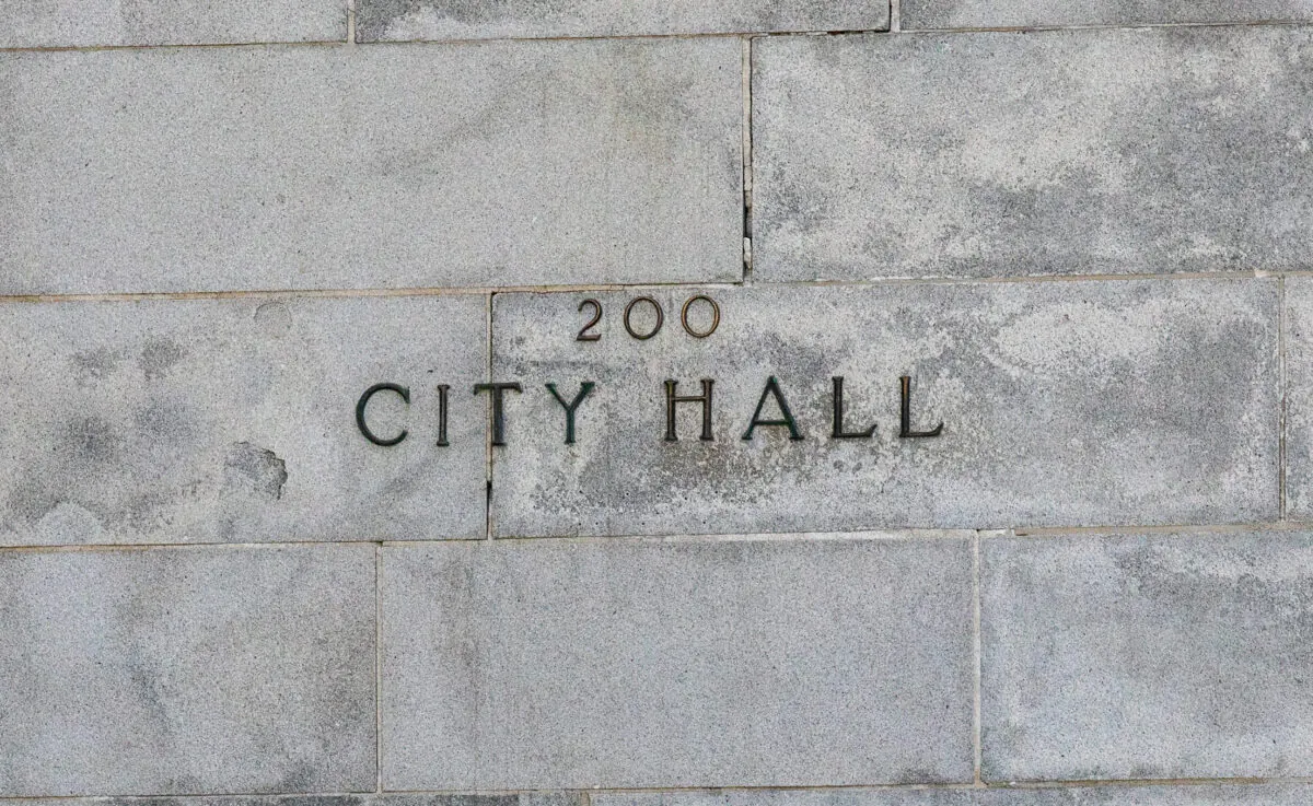 Los Angeles City Hall on Nov. 8, 2021. (John Fredricks/The Epoch Times)