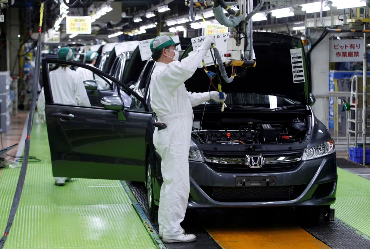 Workers assemble cars at Honda Motor's Saitama factory in Sayama, north of Tokyo, Japan, on April 18, 2011. (Issei Kato/Reuters)
