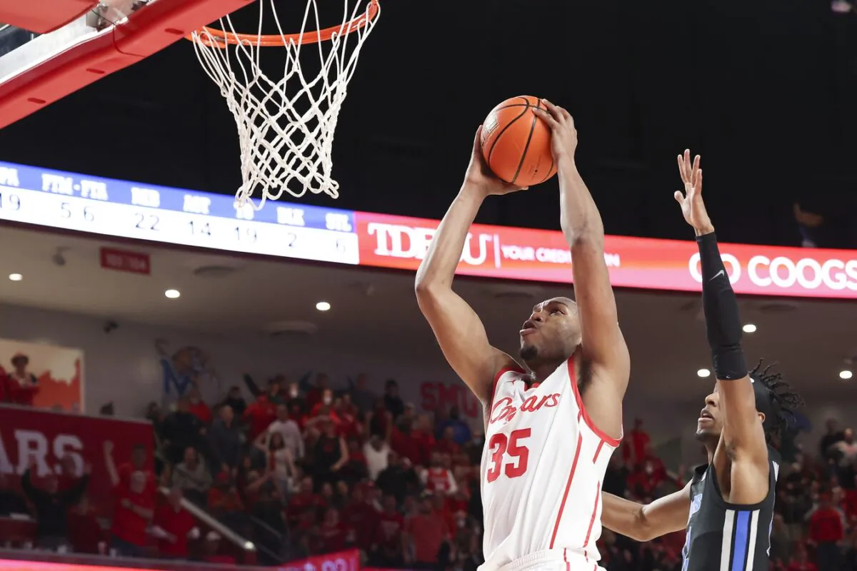 Houston Cougars forward Fabian White Jr. (35) dunks against Memphis Tigers forward DeAndre Williams (12) in the second half at Fertitta Center in Houston, on Feb. 12, 2022. (Thomas Shea/USA TODAY Sports via Field Level Media)