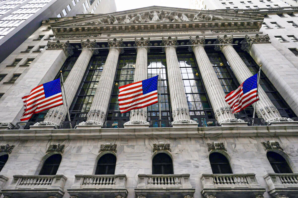 American flags fly outside the New York Stock Exchange on Jan. 14, 2022. (Mary Altaffer/AP Photo)
