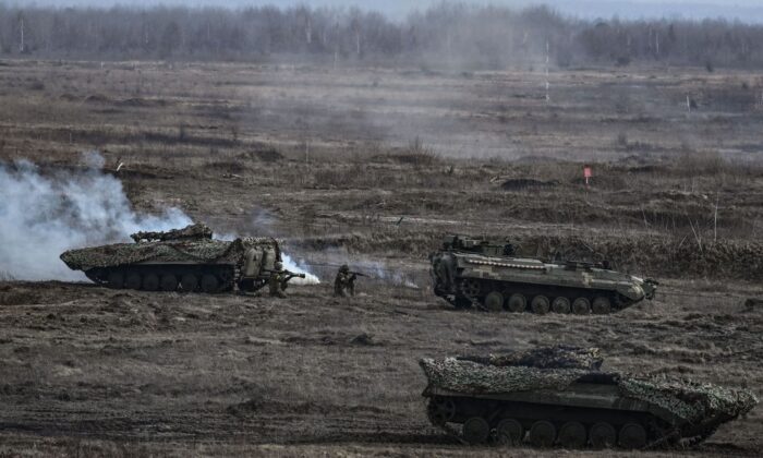 Ukrainian troops take part in a military drill outside the city of Rivne on Feb. 16, 2022. (Aris Messinis/AFP) 