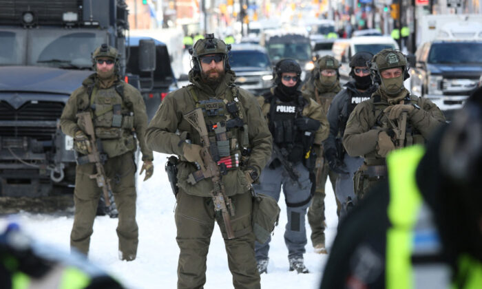 Armed police officers deploy to remove demonstrators protesting against COVID-19 mandates and restrictions in downtown Ottawa on Feb. 18, 2022. (Dave Chan/AFP via Getty Images)