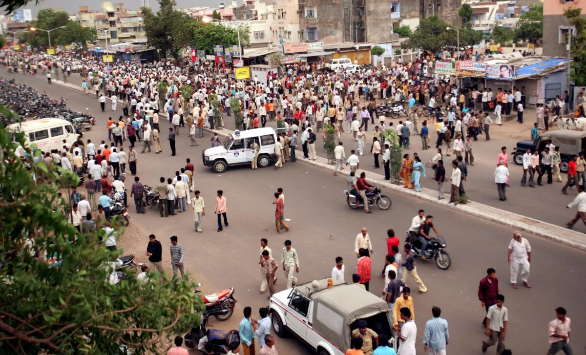 People crowd on a road after a series of bombings in the western Indian city of Ahmedabad, on July 26, 2008. (Amit Dave/Reuters)