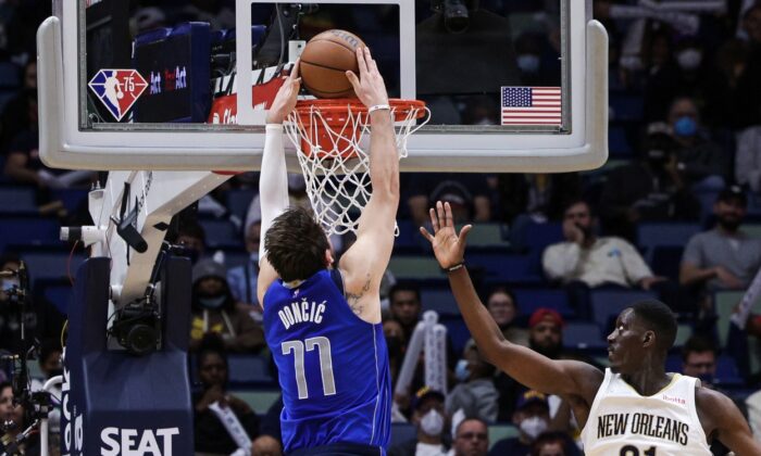 Dallas Mavericks guard Luka Doncic (77) dunks the ball against New Orleans Pelicans forward Tony Snell (21) during the second half at the Smoothie King Center in New Orleans, on Feb. 17, 2022. (Stephen Lew/USA TODAY Sports via Field Level Media)