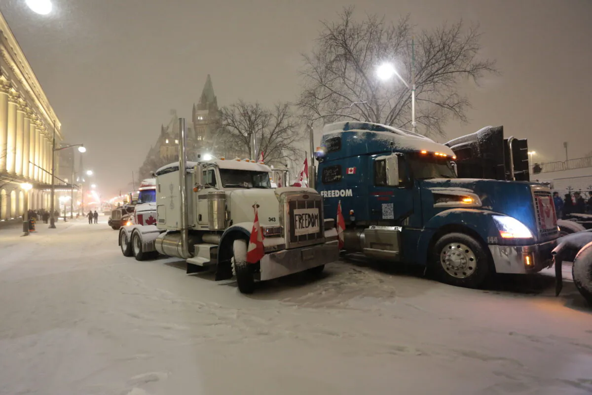 A snowstorm covered the protesters encampment in central Ottawa on Feb. 17, 2022. (Richard Moore/The Epoch Times)