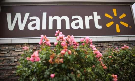 Red-Hot Inflation Drives Wealthier Americans to Shop at Walmart