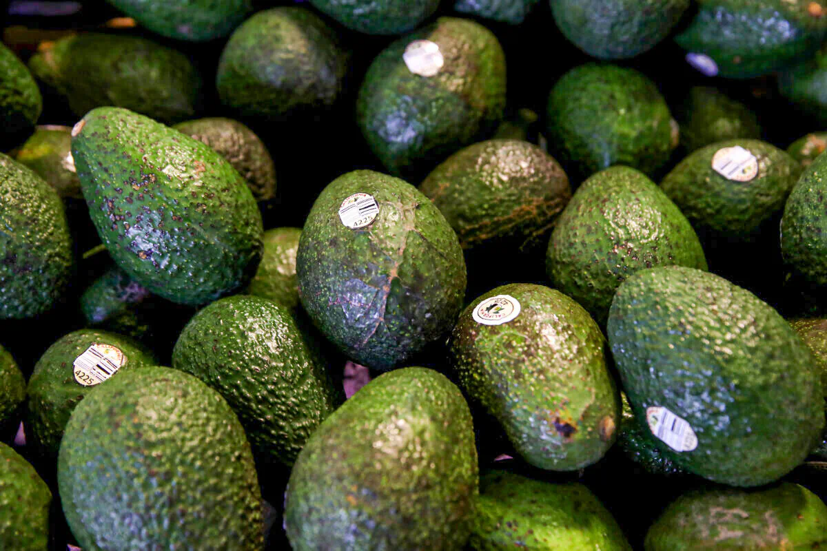 Avocados are displayed at a produce market in San Francisco, Calif., on April 2, 2019. (Justin Sullivan/Getty Images)