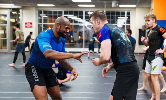 Sgt. Cortez Gardner (left) gets ready for an intensive sparring against his training opponent at CU Jiu Jitsu gym in Urbana, Ill., on Feb. 10, 2022. (Cara Ding/The Epoch Times)
