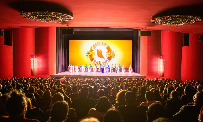 Shen Yun Performing Arts New York Company's curtain call at this season's  Feb. 15, 2022, performance at The Kennedy Center Opera House, Washington D.C. (Lisa Fan/The Epoch Times)
