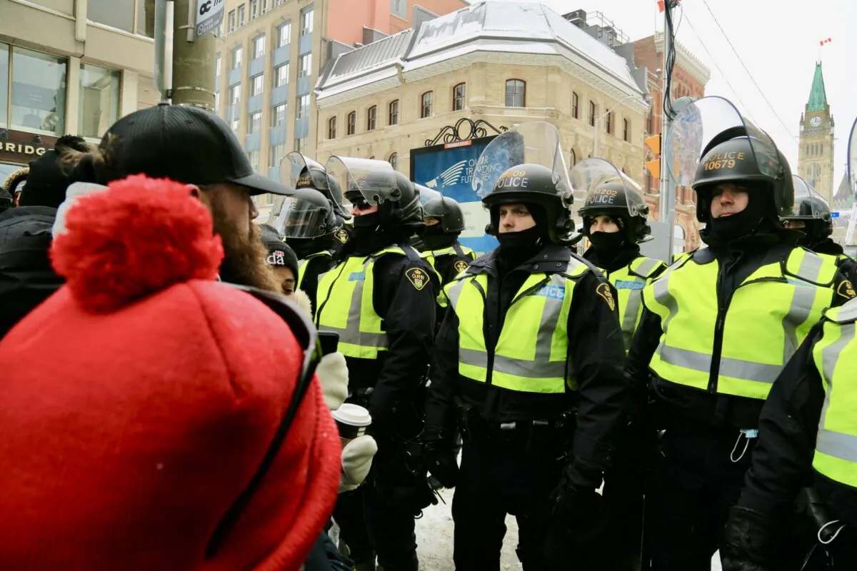 Police confront protesters in Ottawa on Feb. 19, 2022. (Jonathan Ren/The Epoch Times)