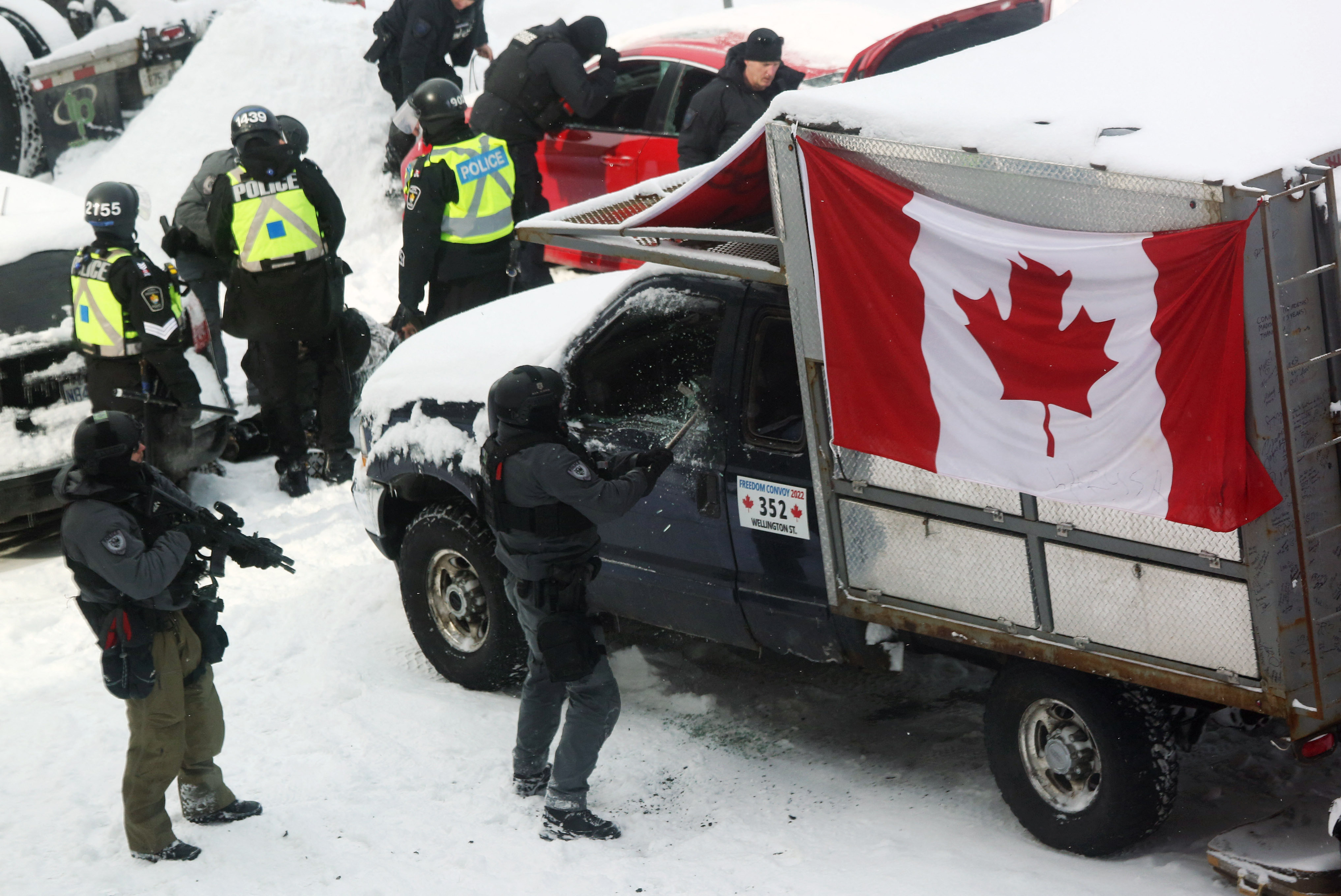 RCMP Commissioner Relayed Advice to Ministers to Negotiate Before Using Force on Convoy Protesters - Vimarsana News