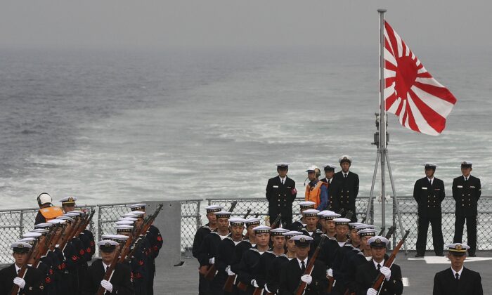 Abe’s Think Tank Proposes ‘Beheading’ Military Move to Deter Chinese ...