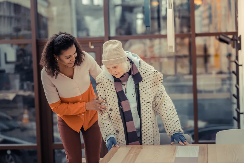 Simple acts of kindness, like helping a stranger can bring significant improvements to mental health and well-being. (Shutterstock)