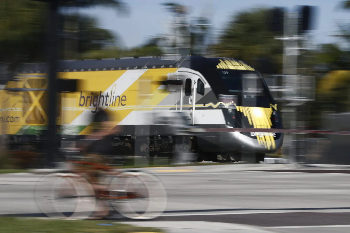 A Brightline passenger train passes by in Oakland Park, Fla., on Nov. 27, 2019. (Brynn Anderson/AP Photo)