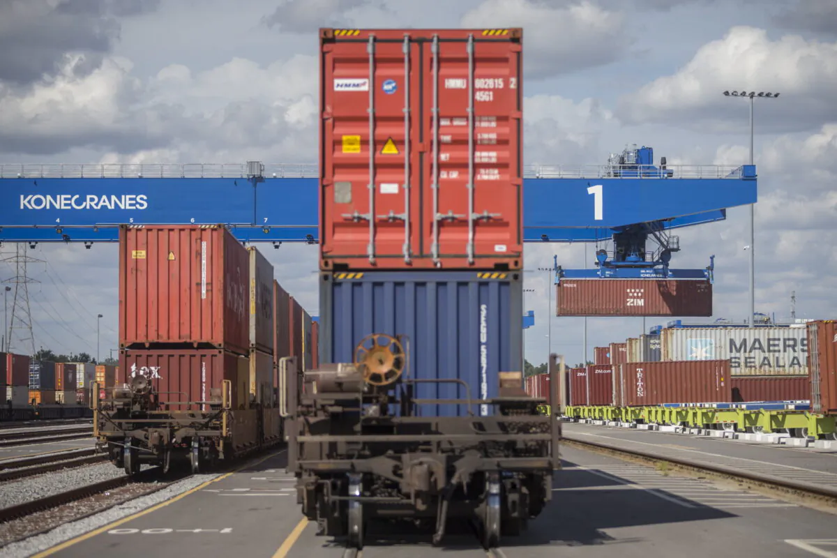 A rail mounted gantry crane lifts a 40-foot shipping container and loads it onto a rail car at the Georgia Ports Authority Mason Mega Rail Terminal Savannah. (Stephen B. Morton, File/AP Photo)