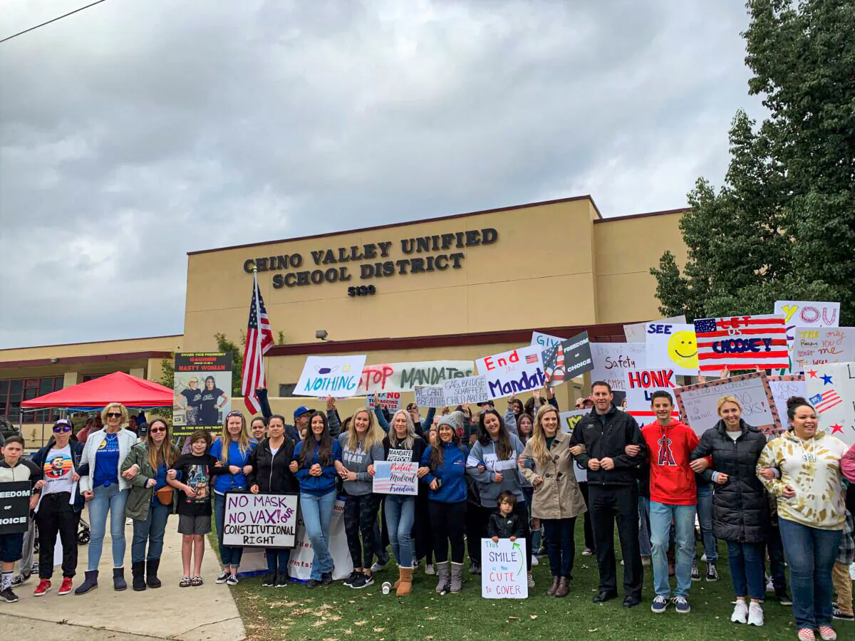 Hundreds of parents and students gathered in front of the Chino Valley Unified School District to protest California's decision to keep mask mandate at K-12 schools on Feb. 15, 2022. (Linda Jiang/The Epoch Times)