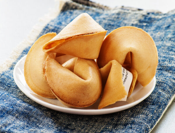 The,Fortune,Cookie,On,Plate
