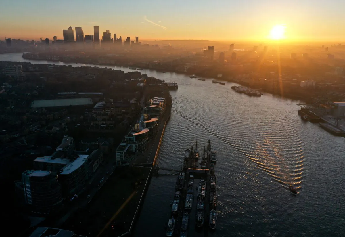 An overhead view shows a boat on The River Thames on Jan. 14, 2022.(Daniel Leal/AFP via Getty Images)