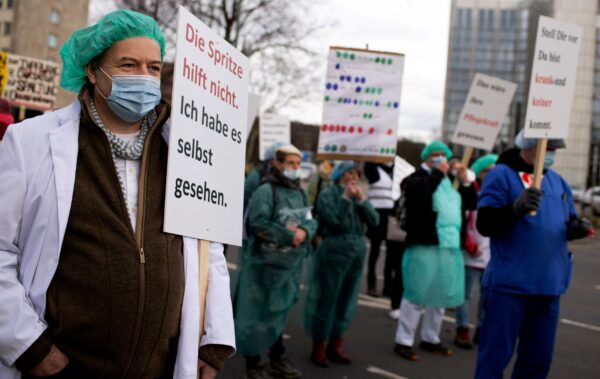 healthcare-workers-protest