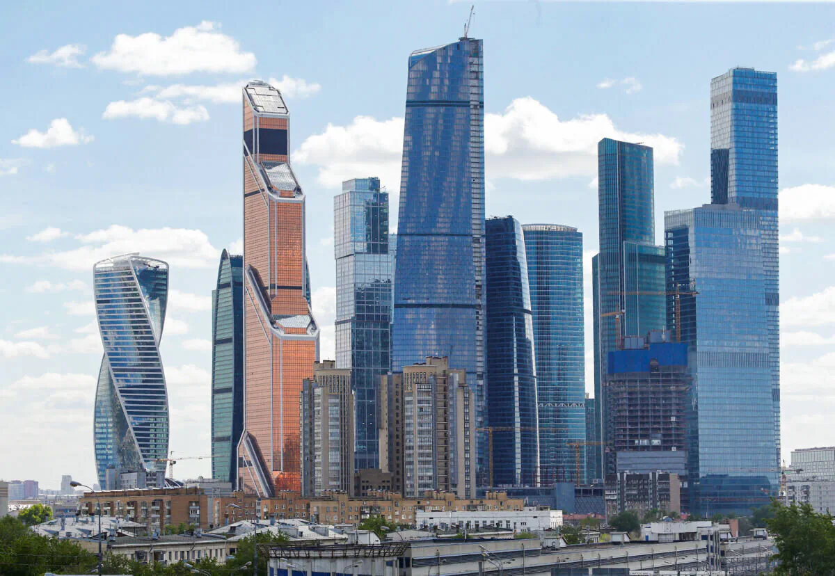 Residential buildings in front of the Moscow International Business Center on May 22, 2017. (Sergei Karpukhin/Reuters)