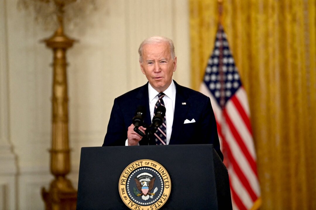Biden Announces Sanctions Against Russia, to Send Troops to Baltic States