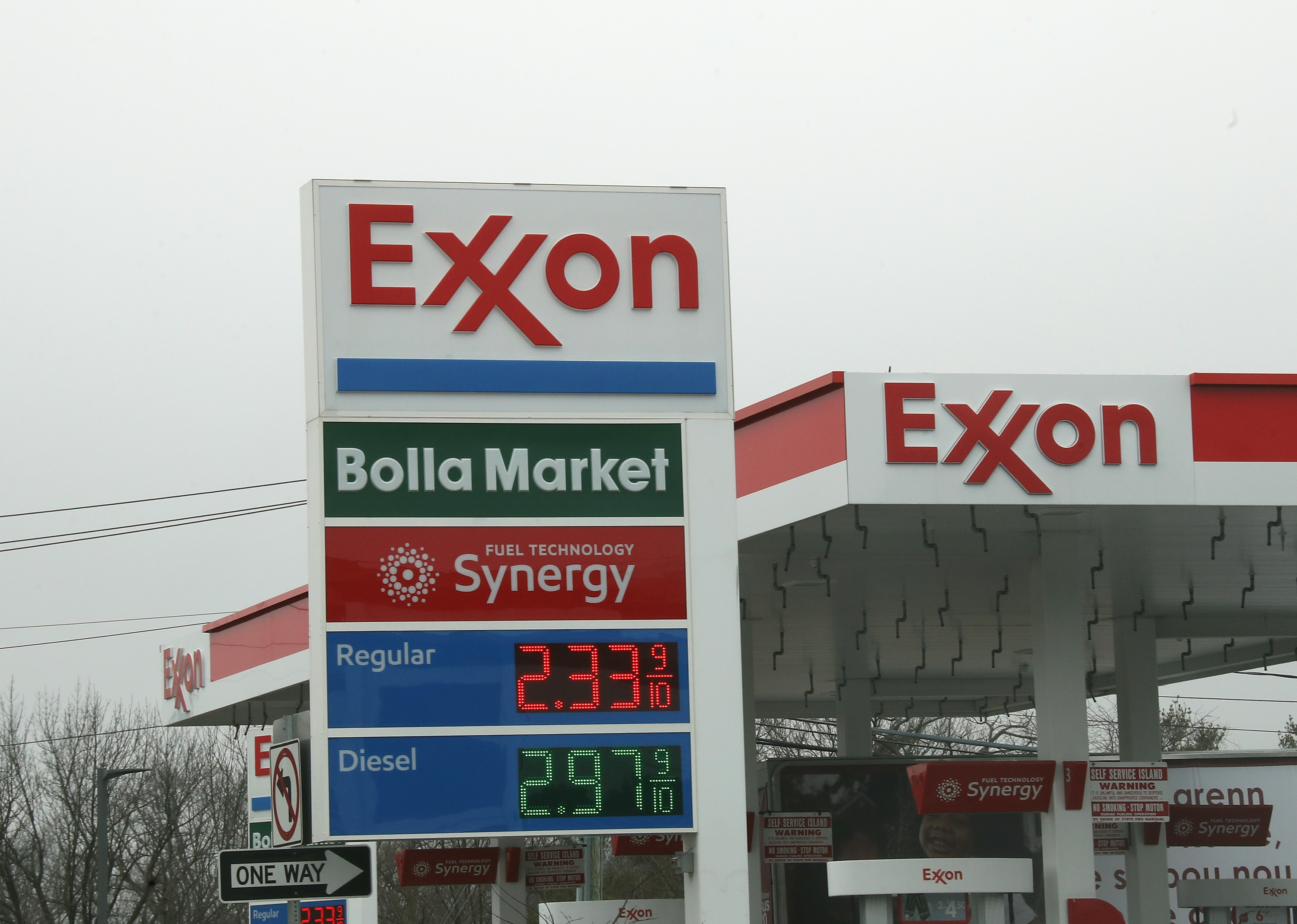 Exxon Mobil Outperforming Apple? How Energy Sector Volatility Is a Two-Way Street - Vimarsana News