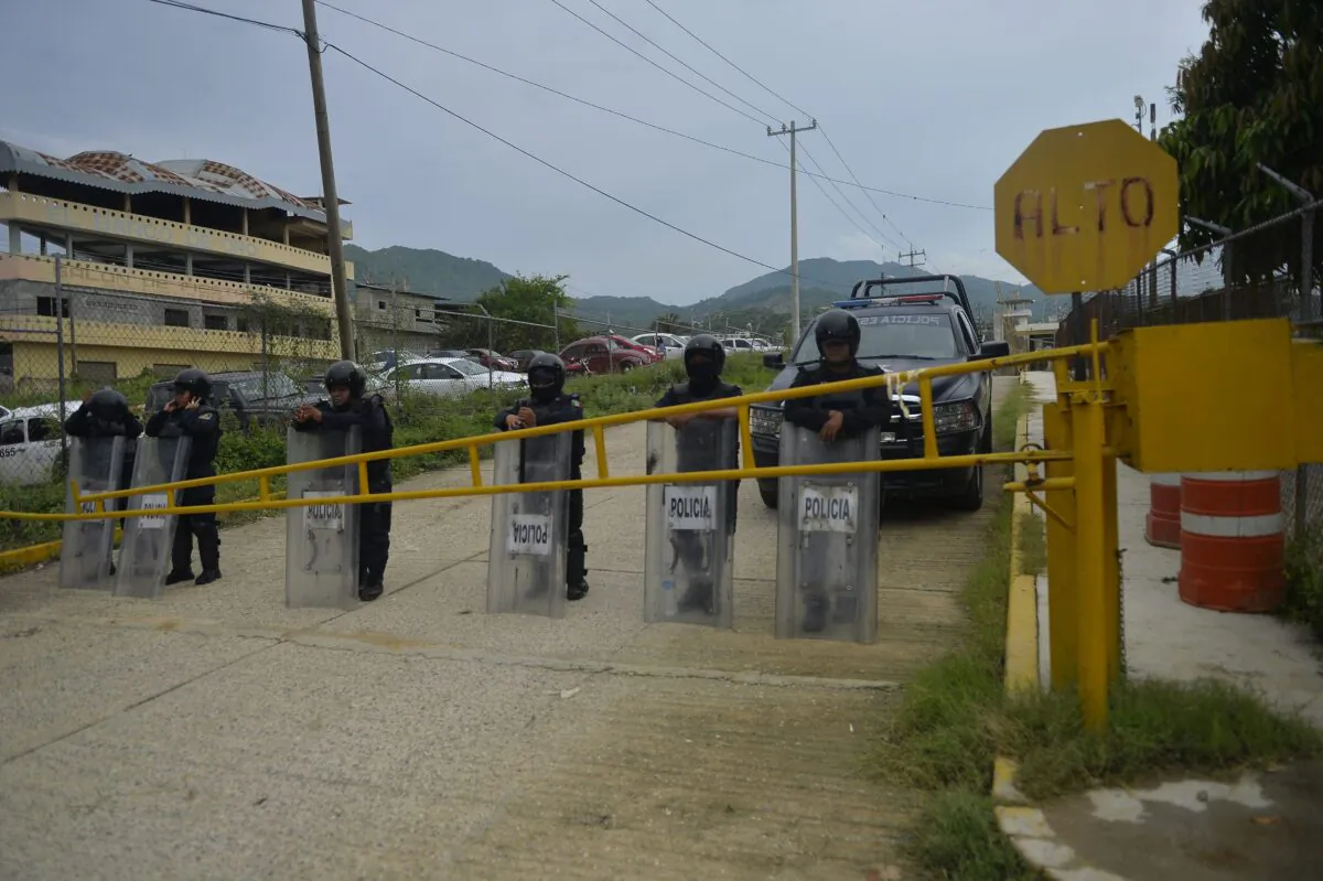Riot police stand guard outside a prison in Acapulco, Mexico in a file photo. (Pedro Pardo/AFP via Getty Images)