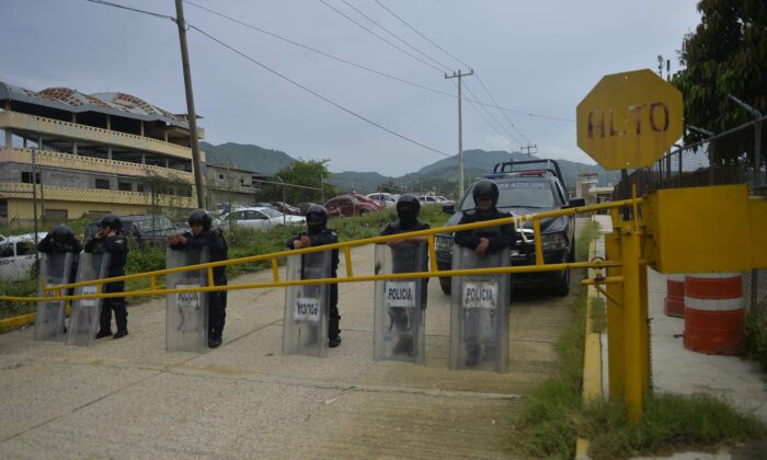 Riot police stand guard outside a prison in Acapulco, Mexico in a file photo. (Pedro Pardo/AFP via Getty Images)
