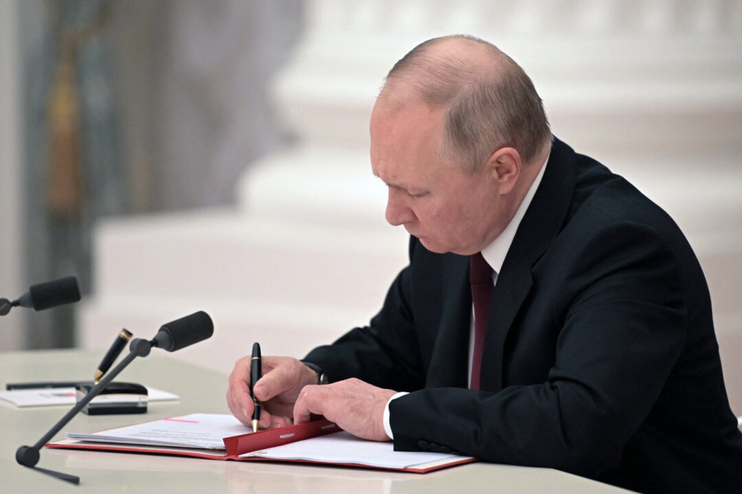 Russian Parliament Approves Use of Military Abroad as It Evacuates Kyiv Embassy