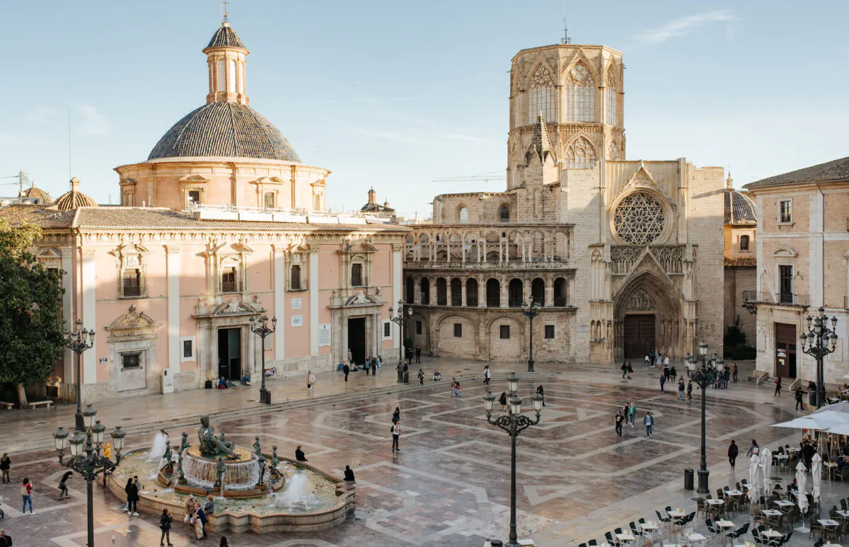 Plaza de la Virgen. (Courtesy of Visit València)