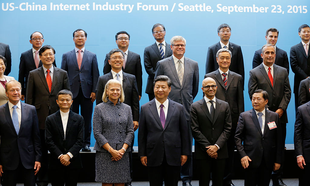 Chinese leader Xi Jinping  poses with CEOs and other company executives at the main campus of Microsoft Corp. in Redmond, Wash., on Sept. 23, 2015. 
(Ted S. Warren-Pool/Getty Images)